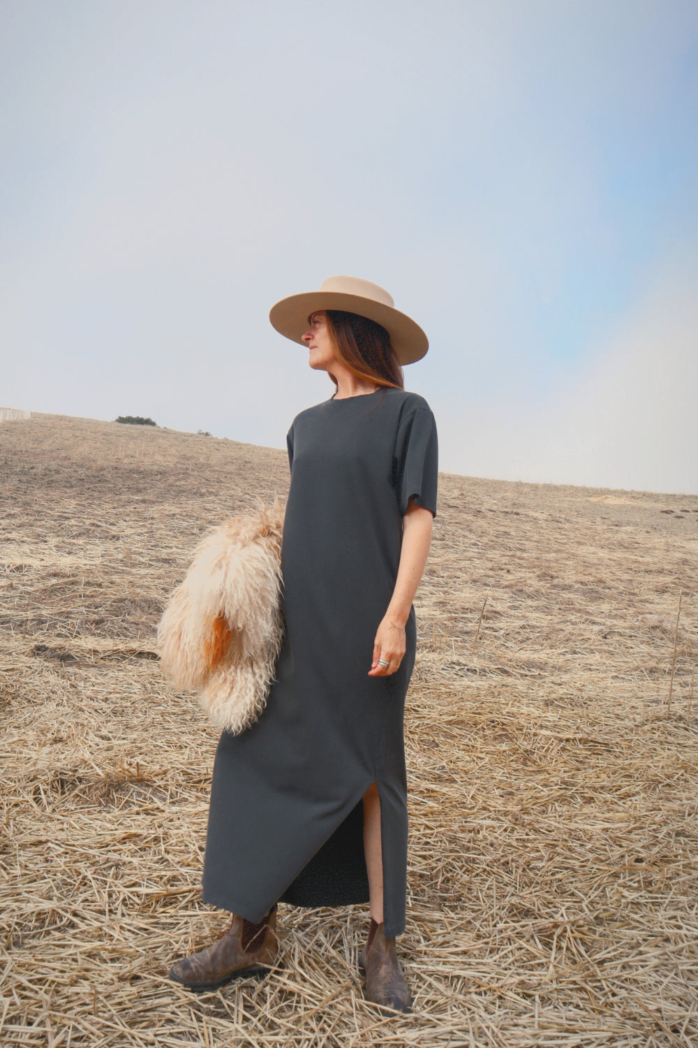Comfy, free-form T-shirt dress with vintage look, modest side slit and ash black color