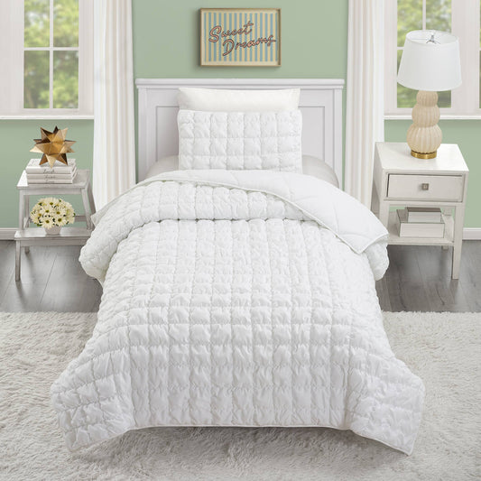 Perfectly cushiony cloud like quilt with puffed channel stitching in sky blue