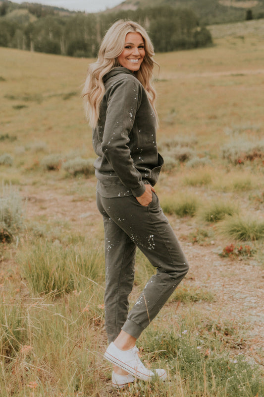 Speckled ash gray hoodie and joggers set with vintage look and stylish design.