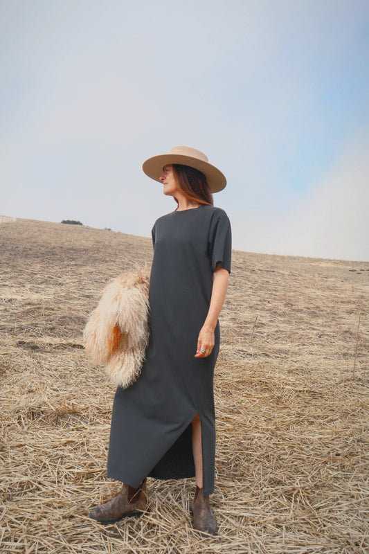 Comfy, free-form T-shirt dress with vintage look, modest side slit and ash black color